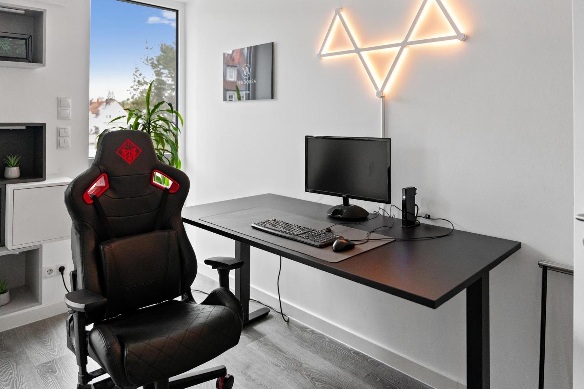 Modern Style Business Suite - Office - Kitchen - Balcony Херцогенаурах Экстерьер фото