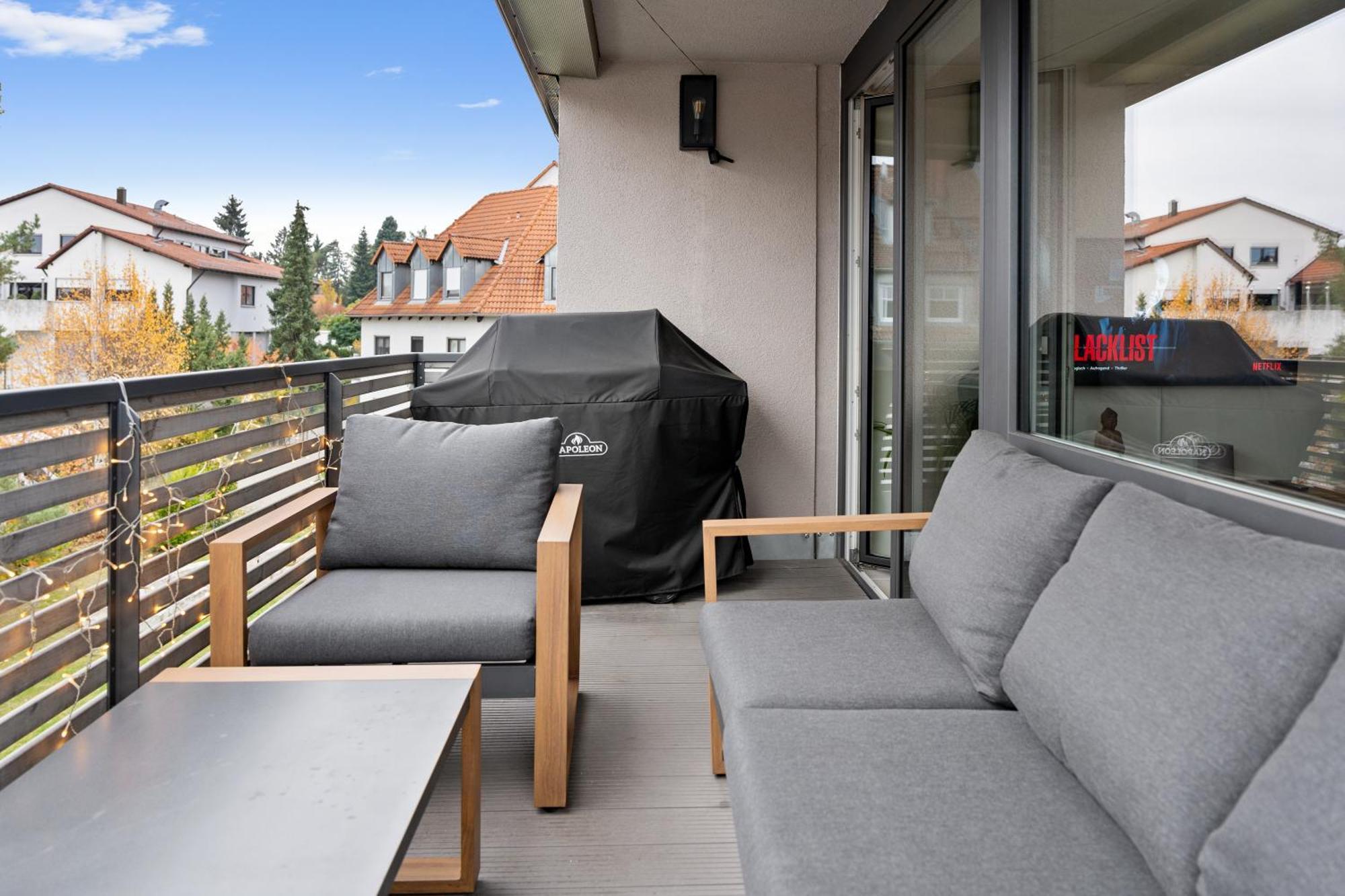 Modern Style Business Suite - Office - Kitchen - Balcony Херцогенаурах Экстерьер фото